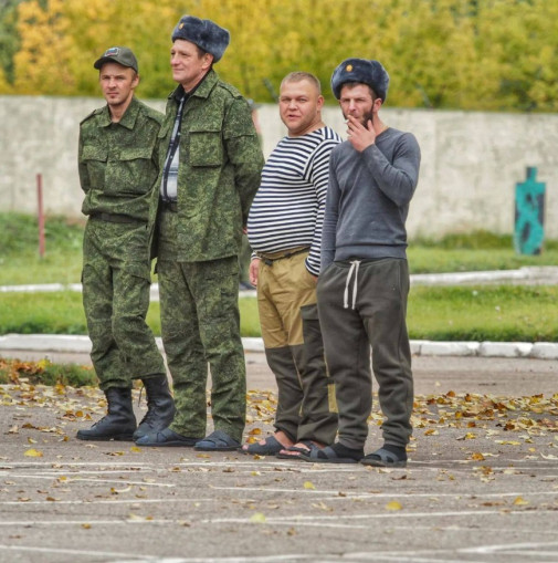 štyria RuSSkí tankisti , pes už nie je . zožrali ho.